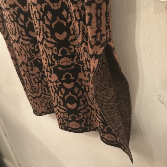 ELIE TAHARI gorgeous sweater dress in a brown/black knit print- like new in Sz.L - Picture 5 of 10